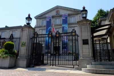 英国大使館